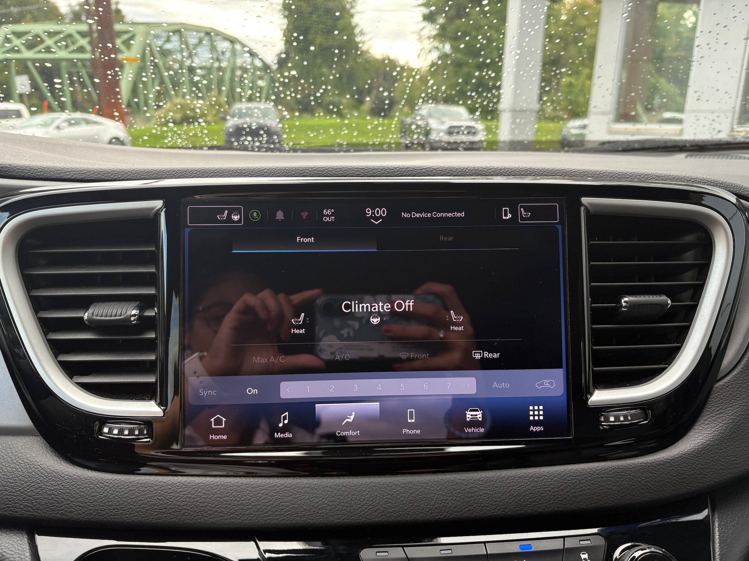 Certified 2025 Chrysler Pacifica Select FWD image 19