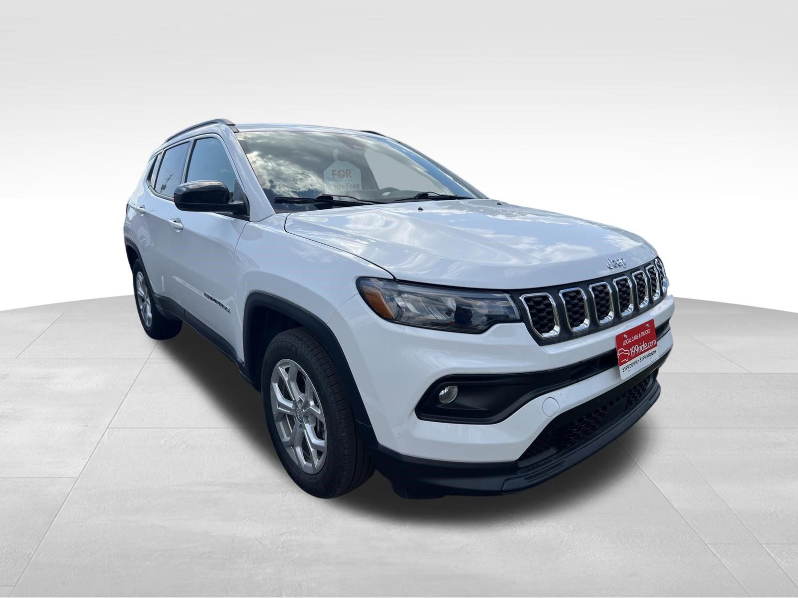 Used 2024 Jeep Compass Latitude AWD/4WD image 3