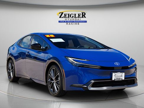 Used 2025 Toyota Prius XLE FWD image 1