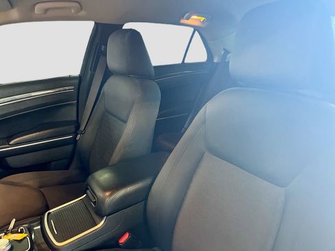 Used 2020 Chrysler 300 Touring w/ Sport Appearance Package RWD image 19