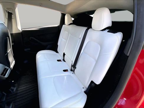 Used 2024 Tesla Model Y 2WD image 19