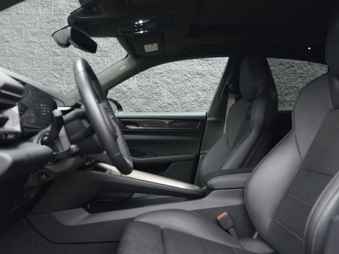 Certified 2025 Porsche Macan Turbo Electric AWD/4WD image 15