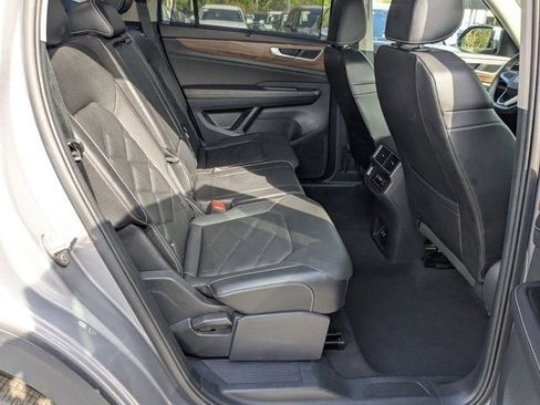 Used 2025 Volkswagen Atlas SE FWD image 27