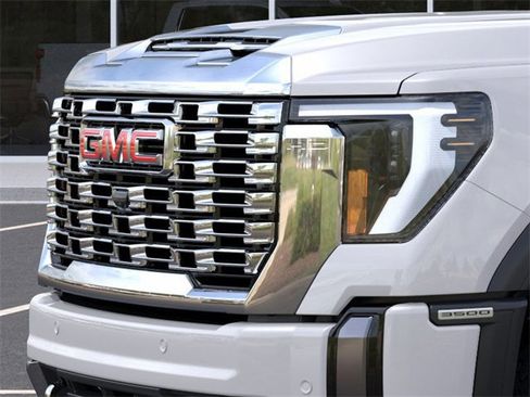 New 2025 GMC Sierra 3500 Denali w/ Denali Reserve Package image 13