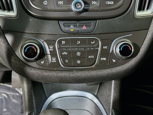 Used 2021 Chevrolet Malibu LT FWD image 23