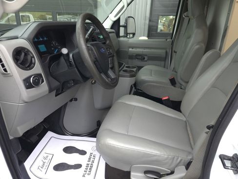 Used 2022 Ford E-350 and Econoline 350 Super Duty w/ Power Windows & Locks Group image 17