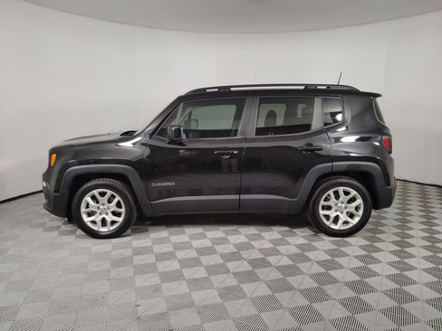 Used 2018 Jeep Renegade Latitude image 2