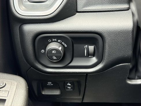 Used 2022 RAM 1500 Big Horn AWD/4WD image 17