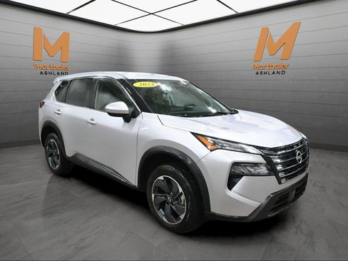 Used 2024 Nissan Rogue SV image 1