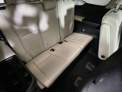 Certified 2024 Toyota Grand Highlander AWD image 32