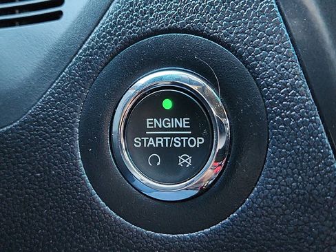 Used 2017 Ford Explorer XLT w/ Equipment Group 202A image 20