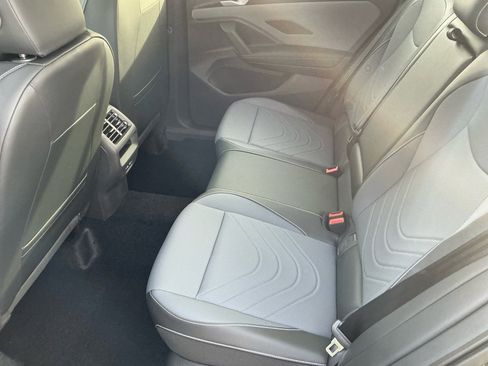 New 2026 Volkswagen Tiguan SE image 12