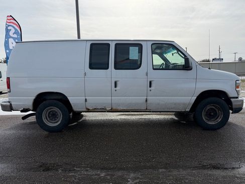 Used 2014 Ford E-250 and Econoline 250 E-250 CARGO VAN image 18