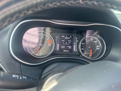 Used 2019 Jeep Cherokee Latitude Plus w/ Cold Weather Group AWD/4WD image 7