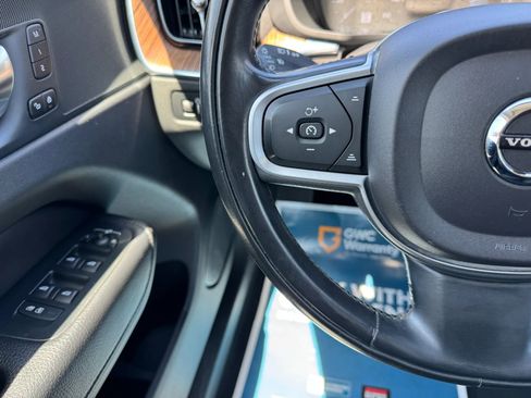 Used 2021 Volvo XC60 T5 Momentum w/ Premium Package FWD image 30