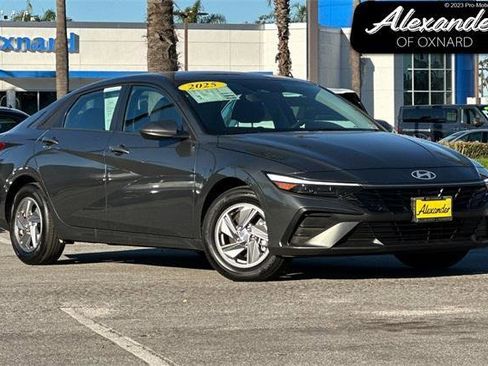 Certified 2025 Hyundai Elantra SE image 1