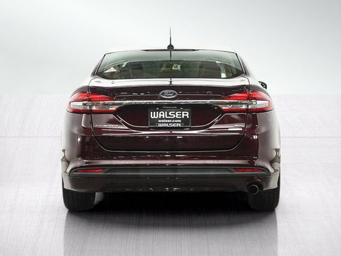 Used 2017 Ford Fusion SE FWD image 4