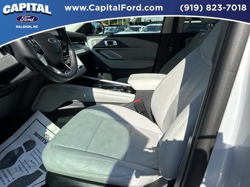 Certified 2025 Ford Explorer Platinum w/ Ultimate Package AWD/4WD image 19