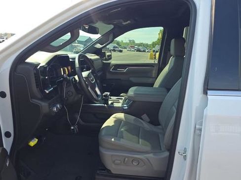 Used 2023 GMC Sierra 1500 SLT w/ SLT Premium Plus Package AWD/4WD image 5