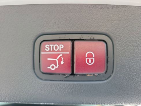 Used 2024 Mercedes-Benz GLC 300 4MATIC image 21