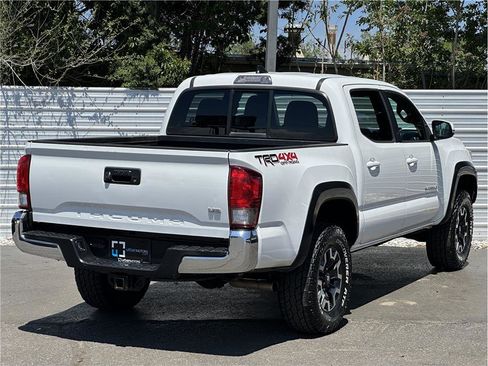 Used 2016 Toyota Tacoma TRD Off-Road w/ Towing Package AWD/4WD image 10