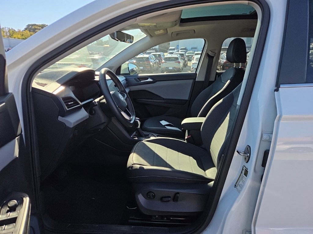 Used 2023 Volkswagen Taos SE AWD/4WD image 6