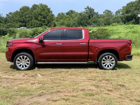 Used 2019 Chevrolet Silverado 1500 High Country w/ Technology Package AWD/4WD image 2