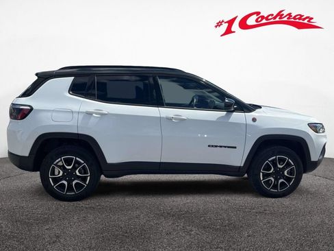 Used 2024 Jeep Compass Trailhawk AWD/4WD image 6