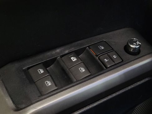 Used 2016 Toyota Tacoma SR5 w/ SR5 Appearance Package (SN) image 27