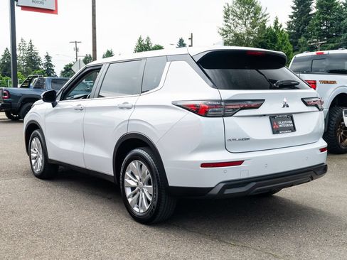 Used 2025 Mitsubishi Outlander ES AWD/4WD image 4