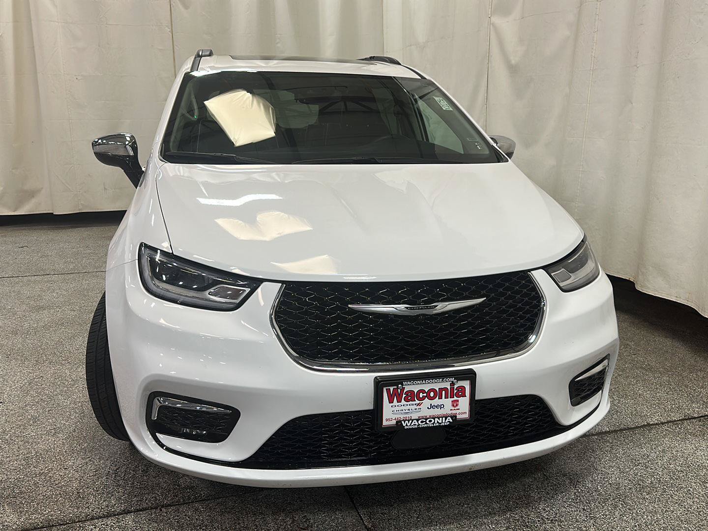 Certified 2023 Chrysler Pacifica Limited FWD image 8