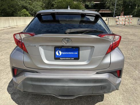 Used 2018 Toyota C-HR XLE FWD image 5