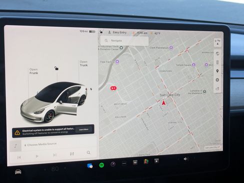 Used 2021 Tesla Model 3 Performance image 19