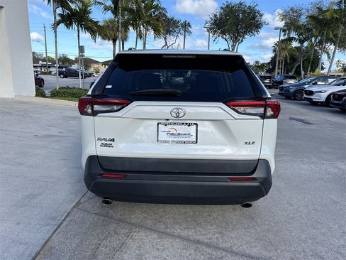 Used 2021 Toyota RAV4 XLE Premium image 3