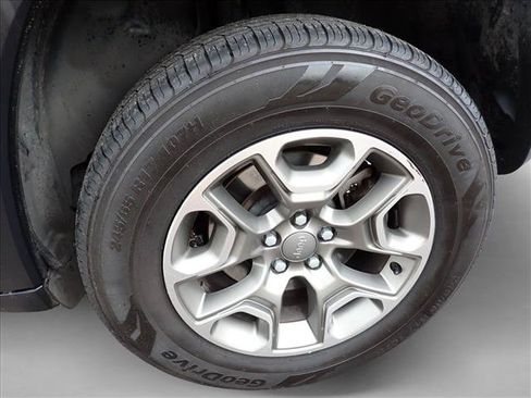 Used 2020 Jeep Cherokee Trailhawk w/ Cold Weather Group AWD/4WD image 7