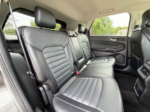 Used 2016 Ford Edge SEL w/ Equipment Group 201A AWD/4WD image 17