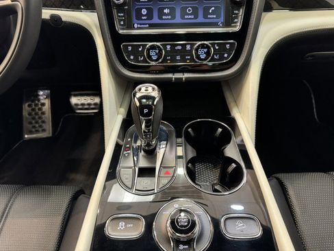 Used 2020 Bentley Bentayga V8 image 23