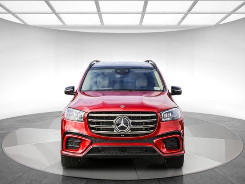 Used 2024 Mercedes-Benz GLS 580 4MATIC image 2