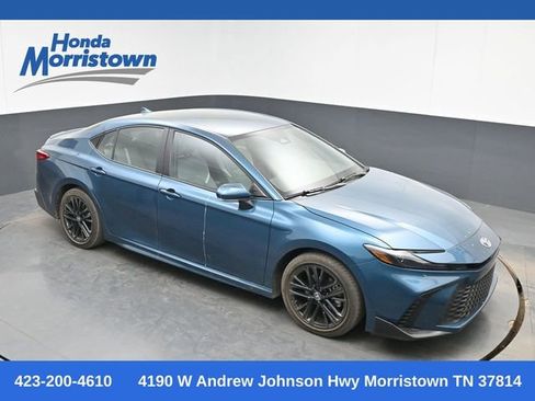 Used 2025 Toyota Camry SE image 1