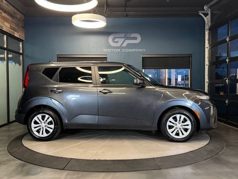Used 2021 Kia Soul LX FWD image 2