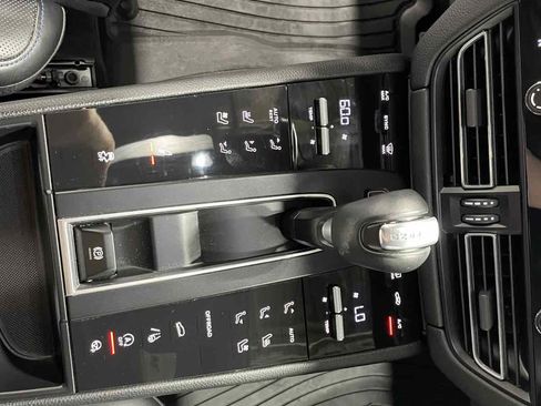 Used 2024 Porsche Macan Turbo w/ Premium Plus Package AWD/4WD image 13