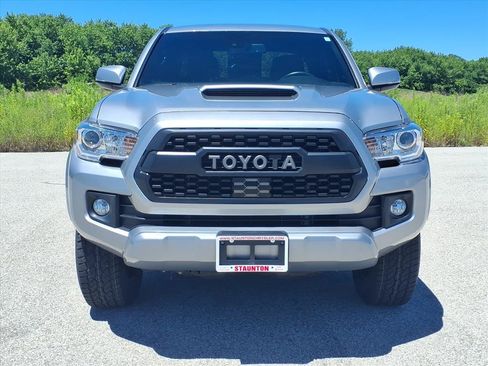 Used 2019 Toyota Tacoma TRD Sport AWD/4WD image 29