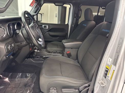 Used 2023 Jeep Wrangler Unlimited Rubicon 4xe w/ Cold Weather Group AWD/4WD image 15