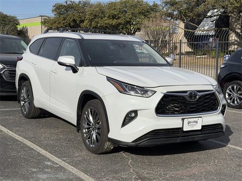 Used 2022 Toyota Highlander Limited image 2