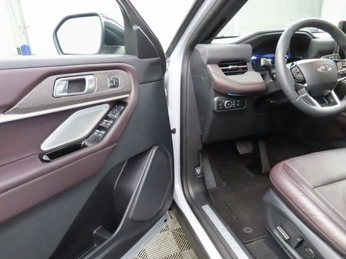 Used 2025 Ford Explorer Platinum image 45