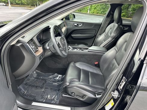 Used 2023 Volvo XC60 B5 Ultimate FWD image 16