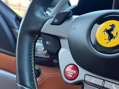 Used 2019 Ferrari Portofino RWD image 20