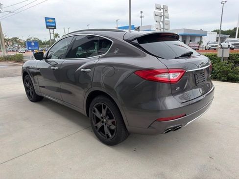 Used 2018 Maserati Levante GranLusso AWD/4WD image 3