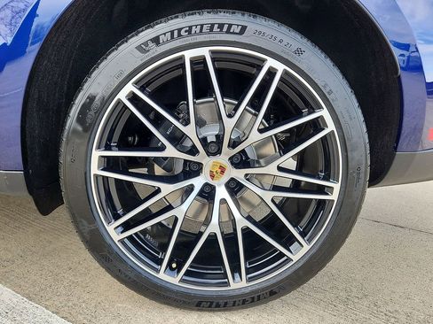 New 2026 Porsche Macan image 8