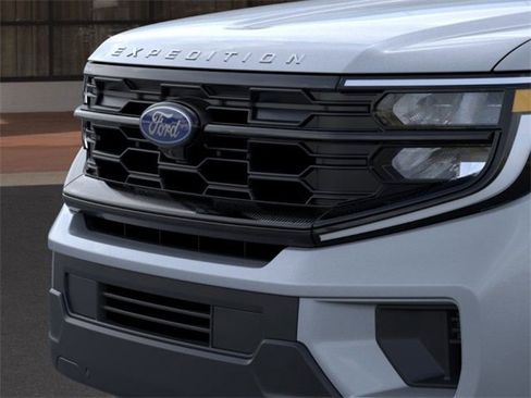 New 2025 Ford Expedition Active image 17
